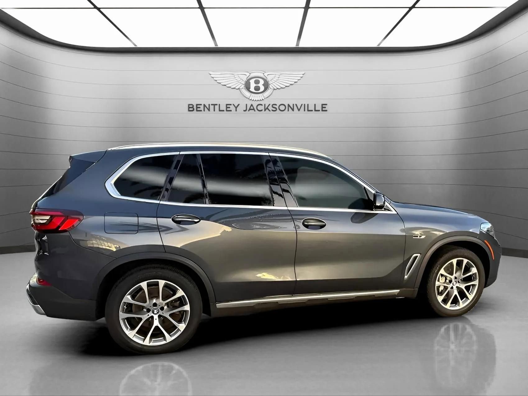 Used 2022 BMW X5 xDrive45e w/ Climate Comfort Package image 5