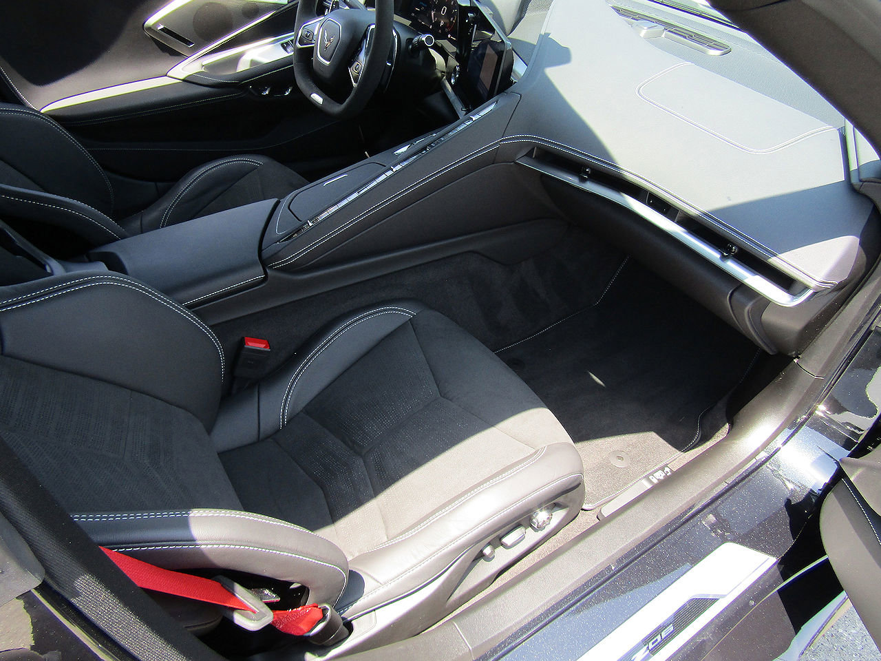 Used 2024 Chevrolet Corvette Z06 RWD image 13