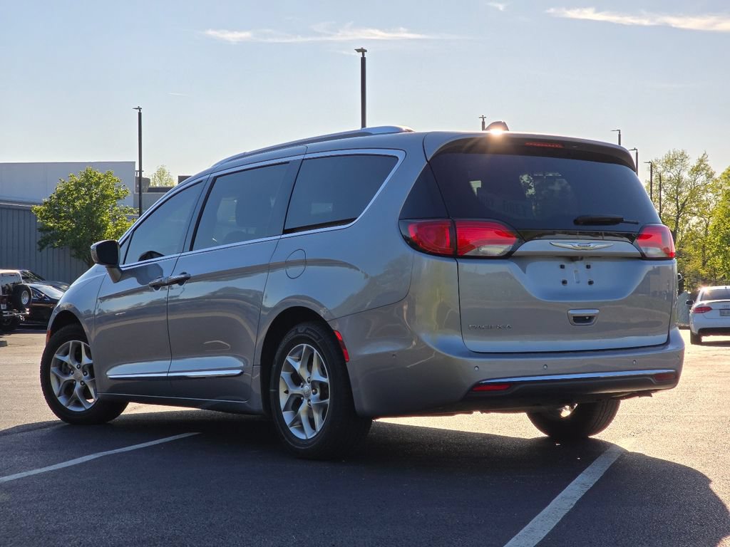 Used 2019 Chrysler Pacifica Touring-L Plus w/ Advanced Safetytec Group FWD image 25