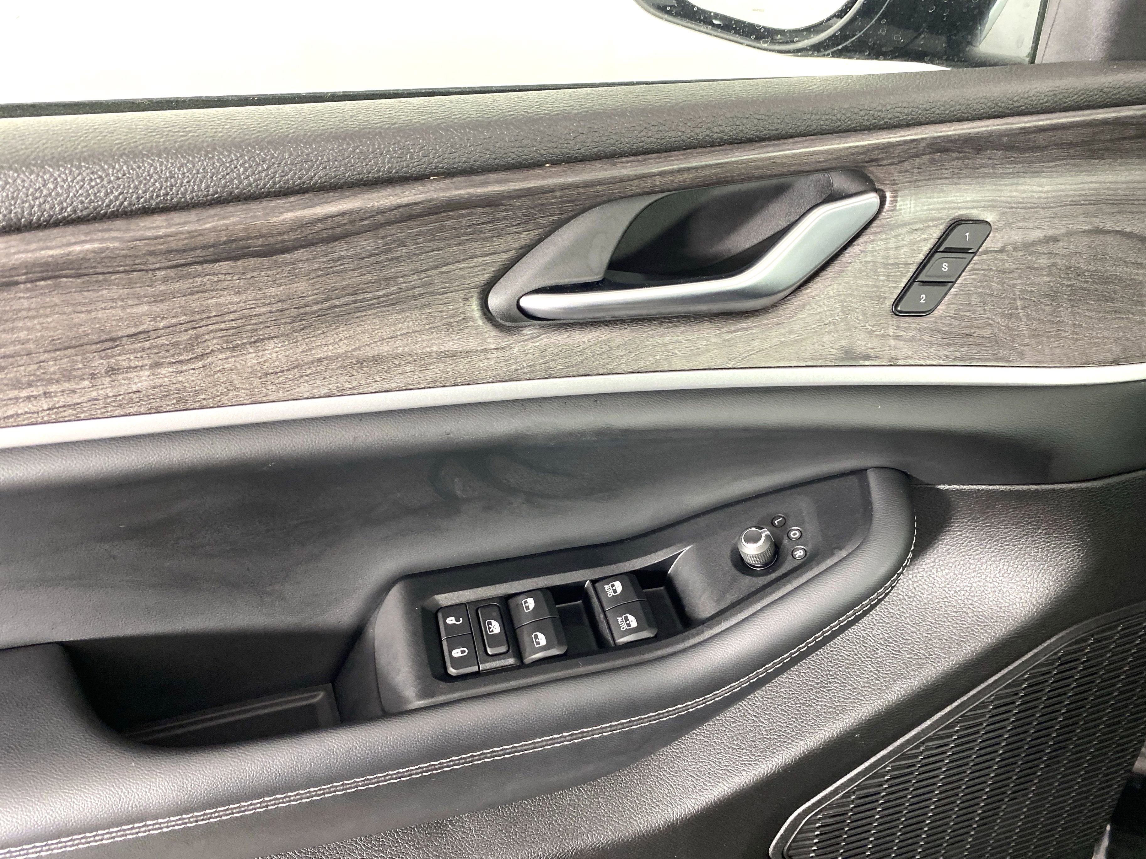Used 2023 Jeep Grand Cherokee Limited AWD/4WD image 14