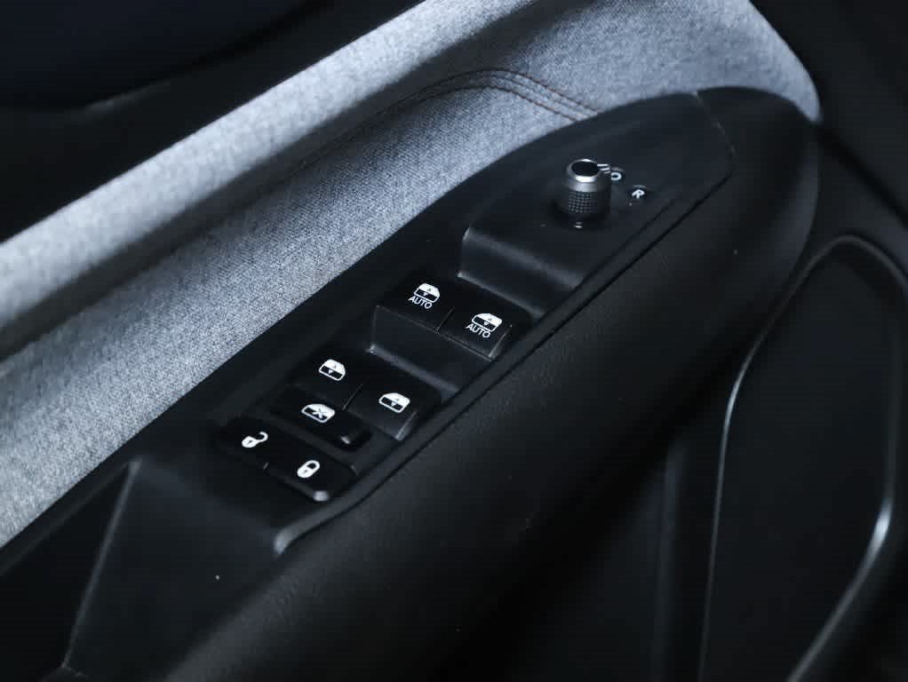 Used 2023 Jeep Compass Latitude AWD/4WD image 16