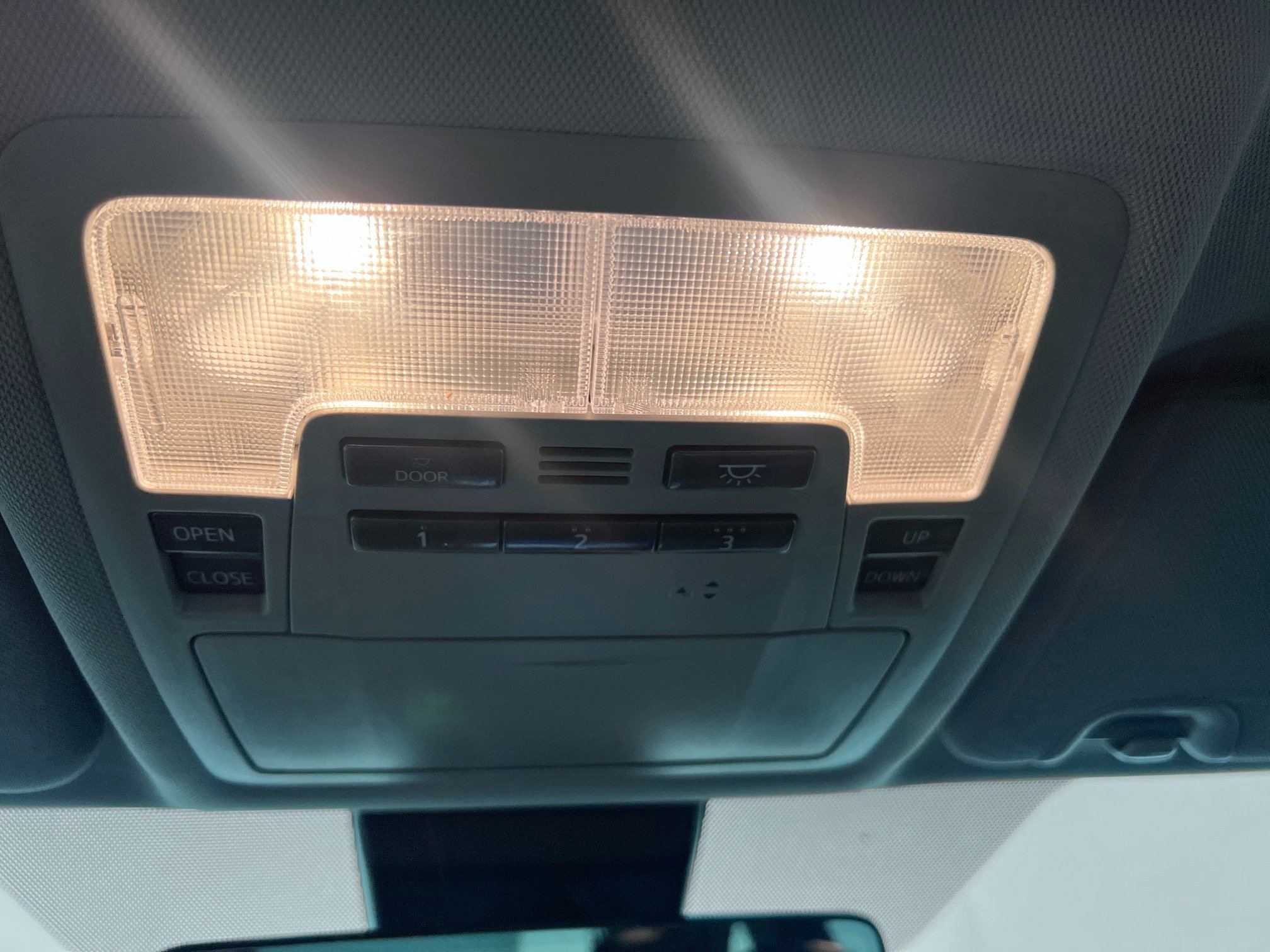 Used 2019 Toyota Highlander XLE FWD image 21