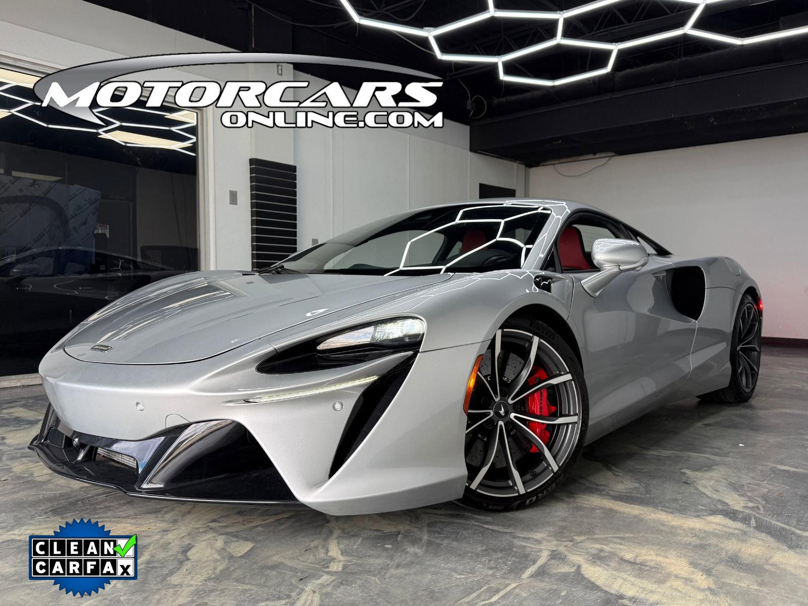 Used 2023 McLaren Artura image 1