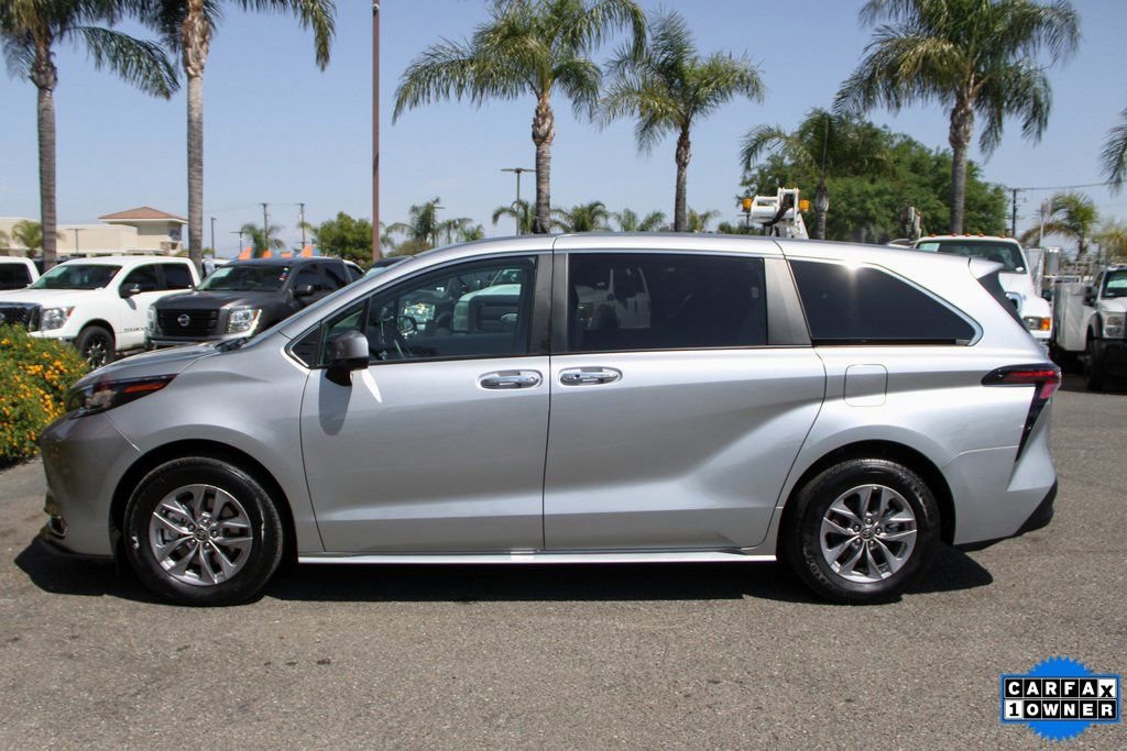 Used 2023 Toyota Sienna XLE image 6