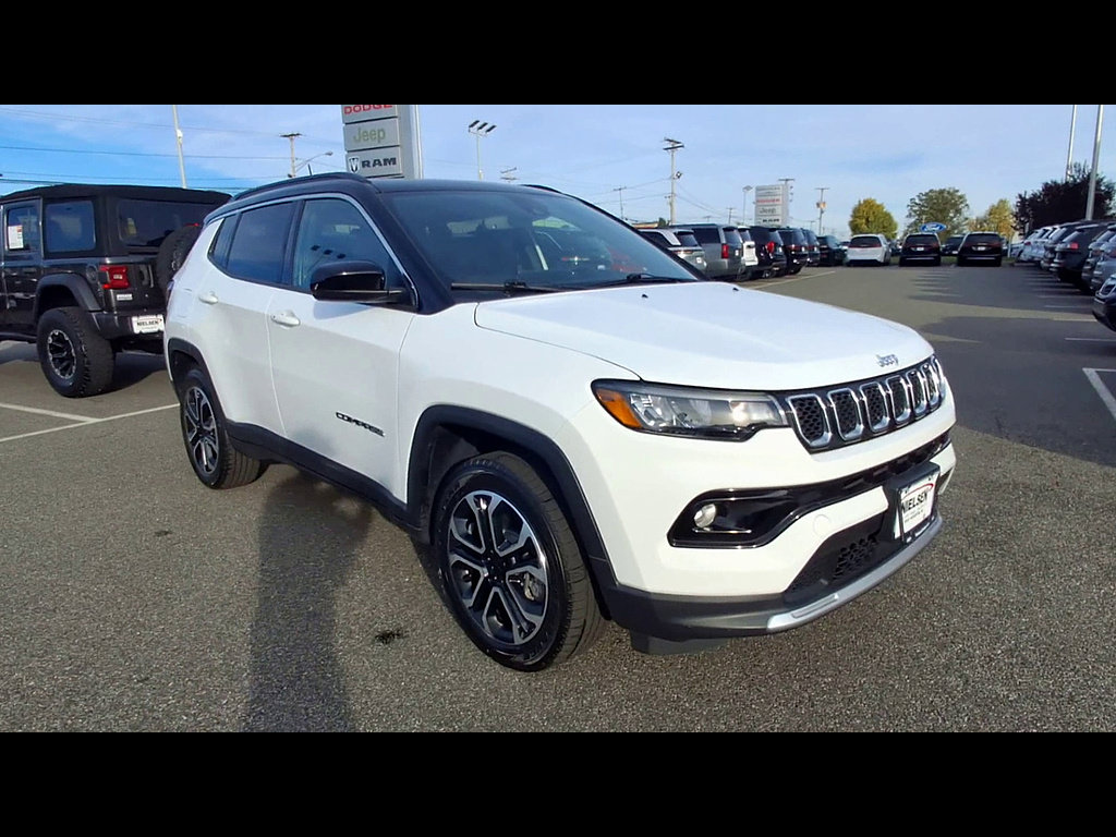 Used 2024 Jeep Compass Limited w/ Sun and Sound Group AWD/4WD image 2