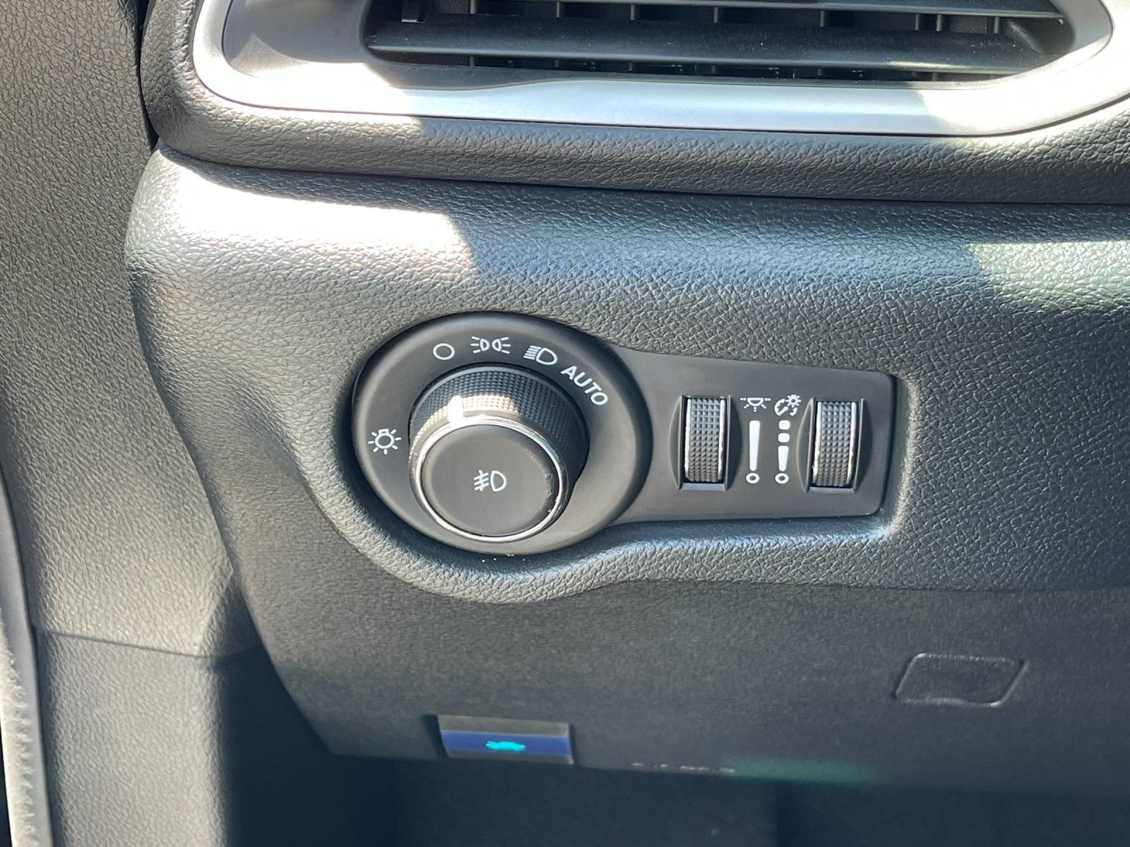 Used 2025 Chrysler Pacifica Select FWD image 31