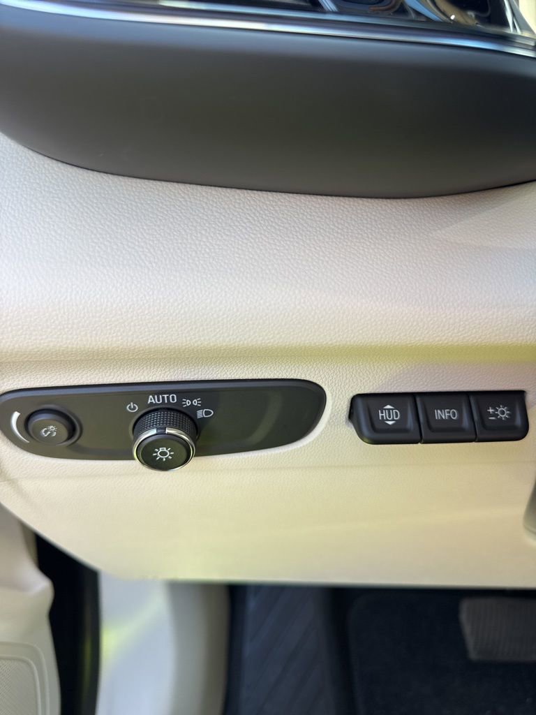 Used 2023 Buick Envision Avenir image 14