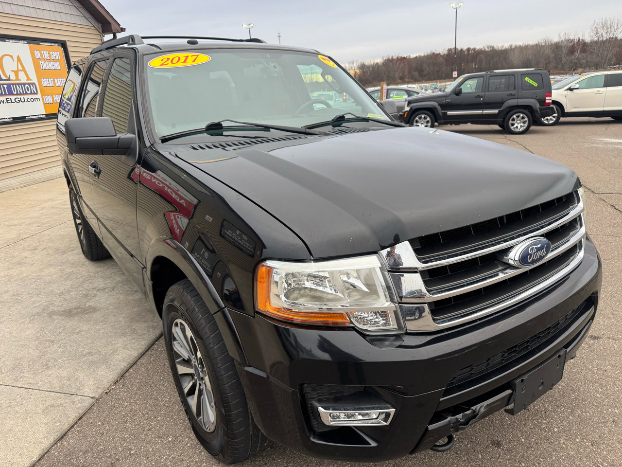 Used 2017 Ford Expedition XLT image 3