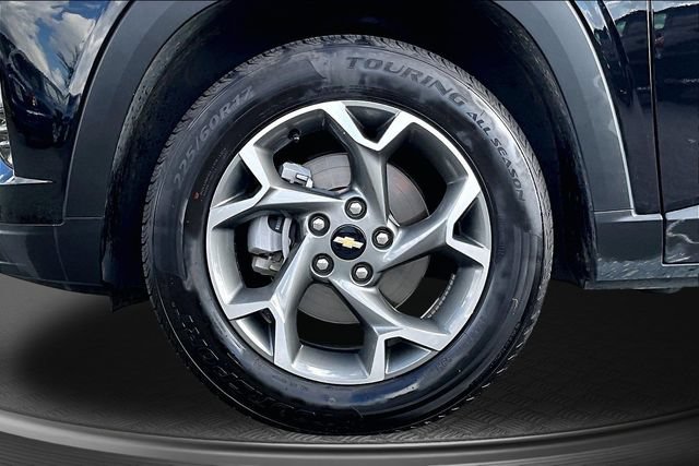 Used 2025 Chevrolet Trax LT FWD image 30