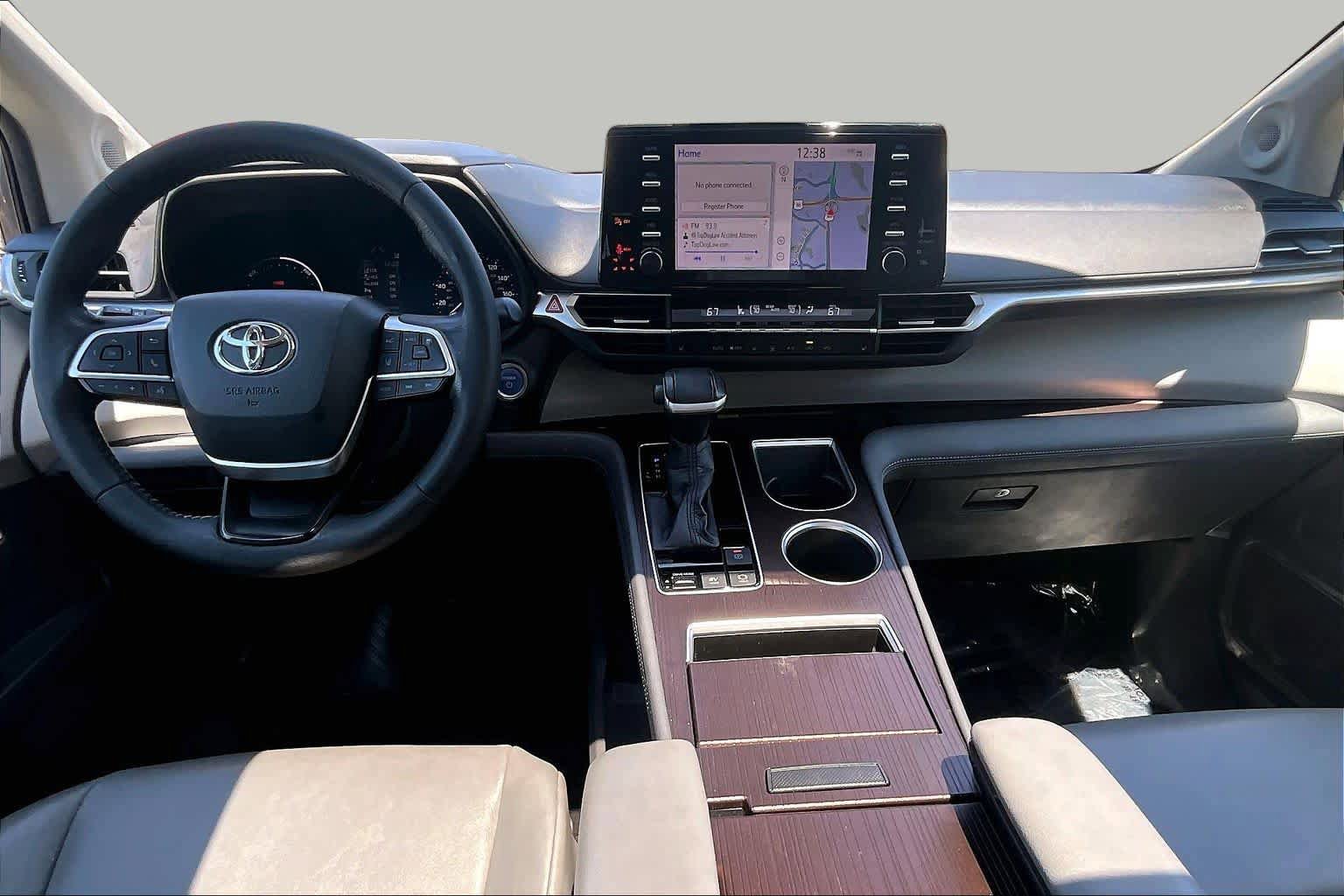 Used 2021 Toyota Sienna XLE w/ XLE Plus Package FWD image 16