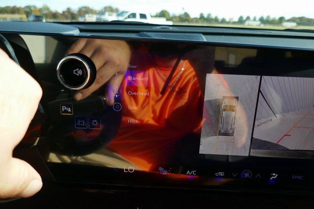 New 2026 Chevrolet Traverse Z71 w/ Enhanced Driving Package image 29