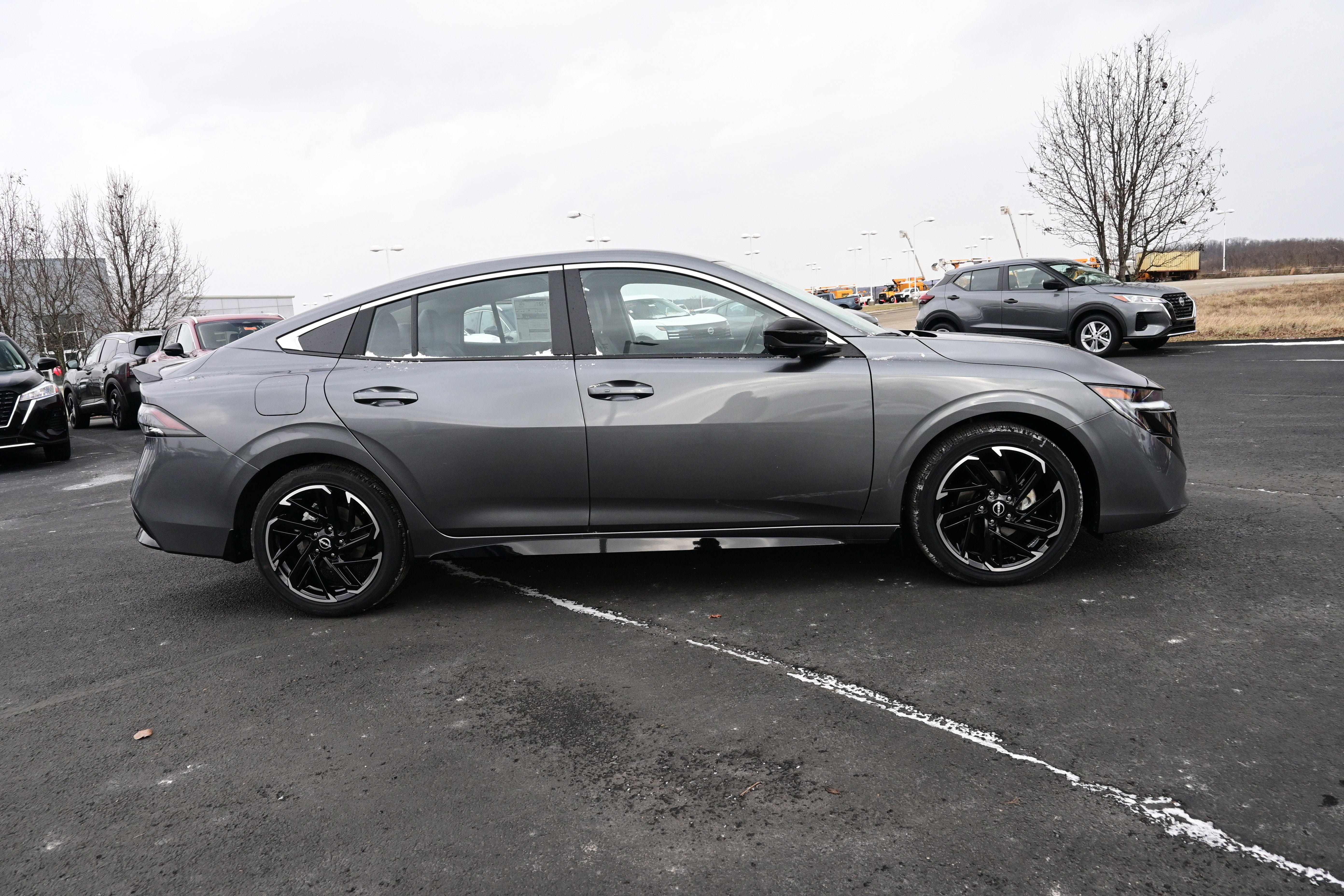 New 2026 Nissan Sentra SR w/ SR Premium Package FWD image 5