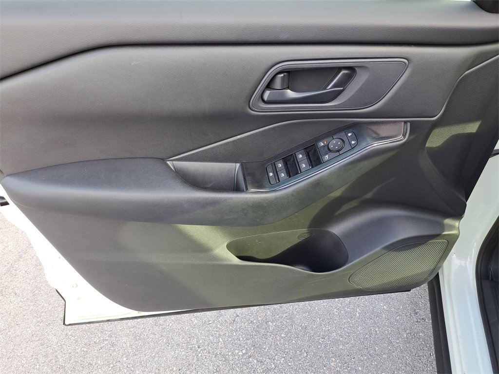 Certified 2025 Nissan Rogue S image 15