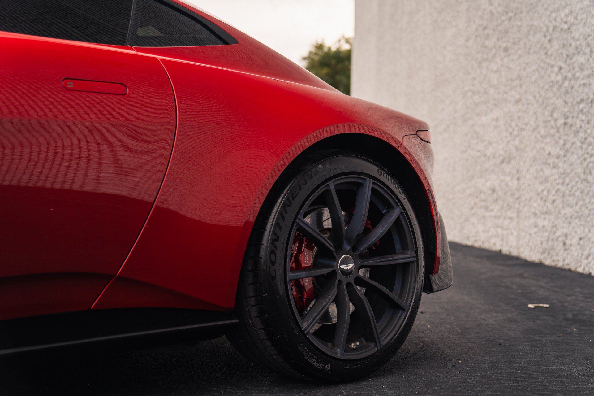 Used 2019 Aston Martin V8 Vantage Coupe RWD image 18