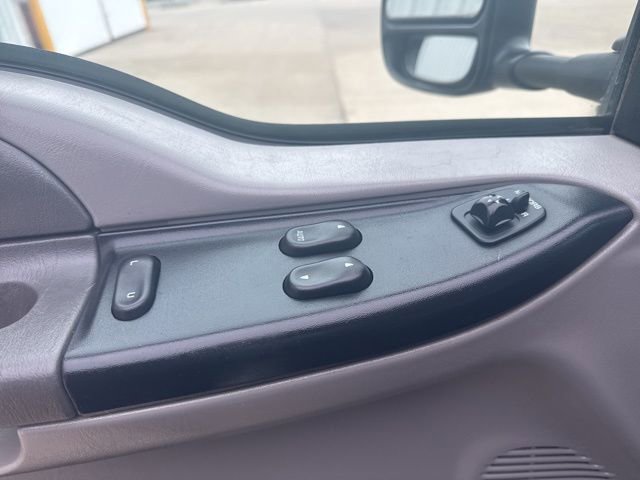 Used 2000 Ford F350 XLT image 25