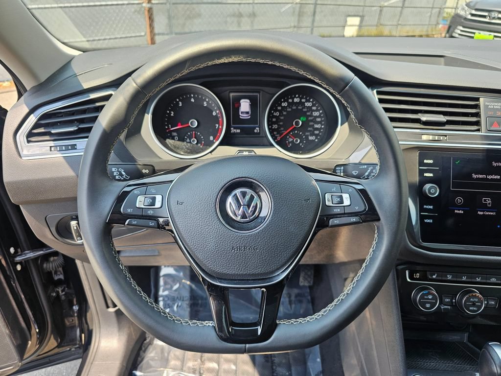 Used 2021 Volkswagen Tiguan SE w/ Panoramic Sunroof Package AWD/4WD image 24