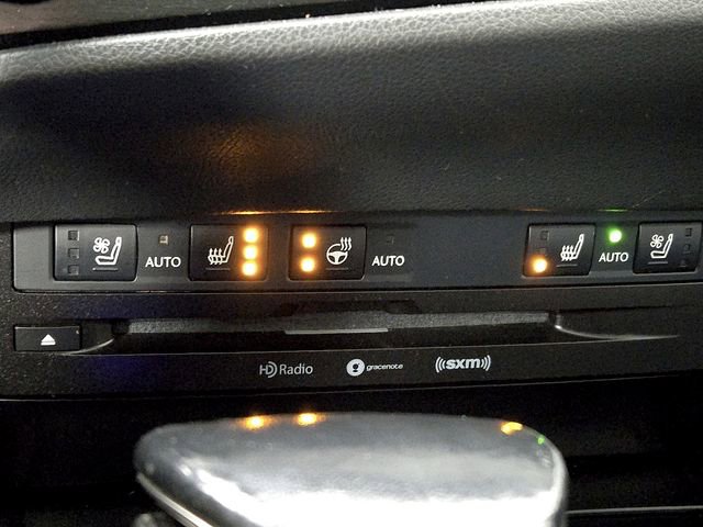 Used 2022 Lexus ES 300h w/ Premium Package image 29