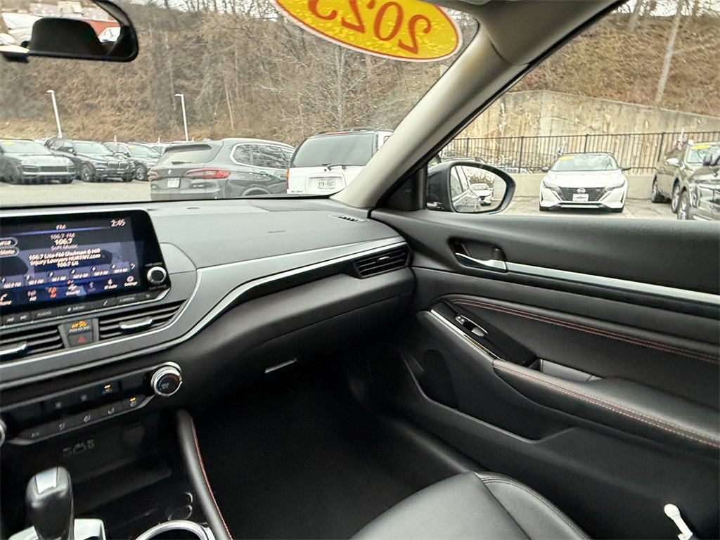 Used 2023 Nissan Altima 2.5 SR image 14