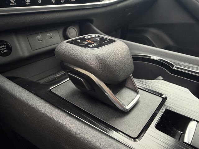 Used 2025 Nissan Rogue SV FWD image 18