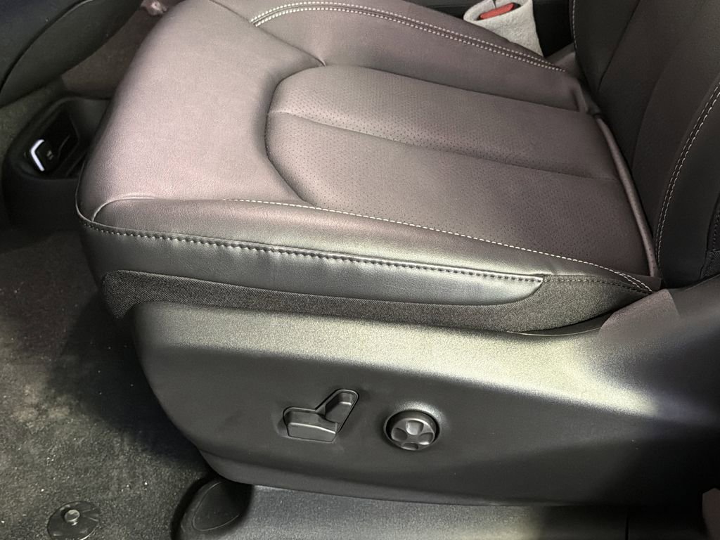 New 2026 Chrysler Pacifica Select FWD image 12