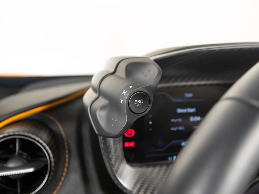 Used 2024 McLaren 750S Spider RWD image 22