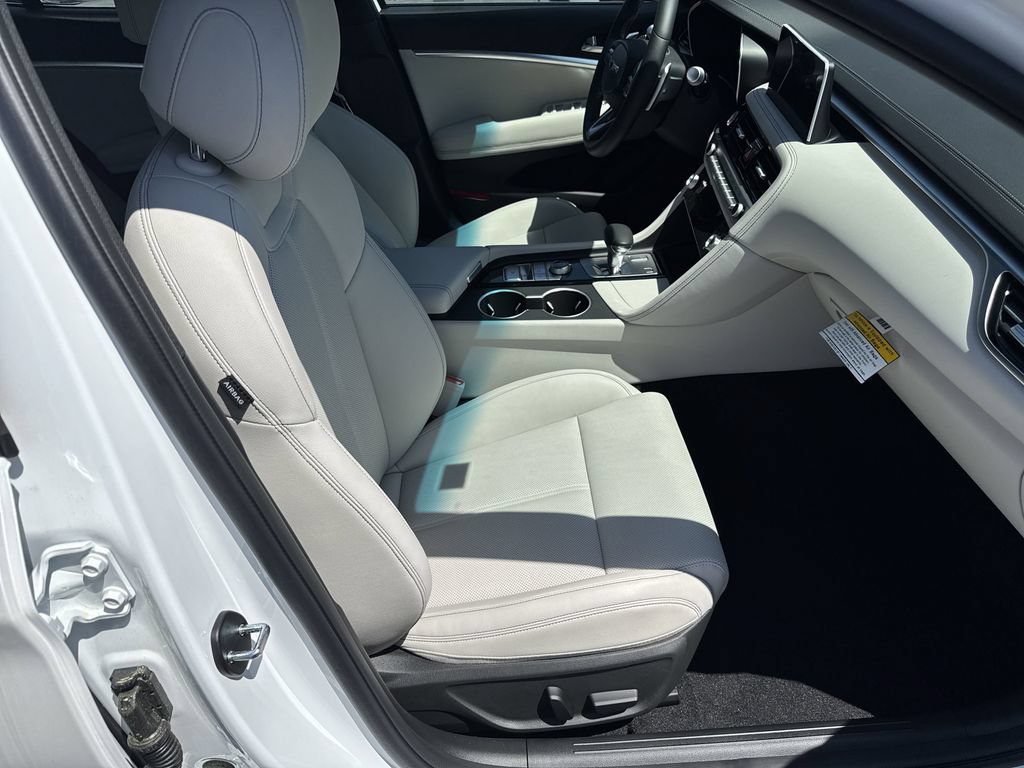 New 2025 Genesis G70 2.5T RWD image 13
