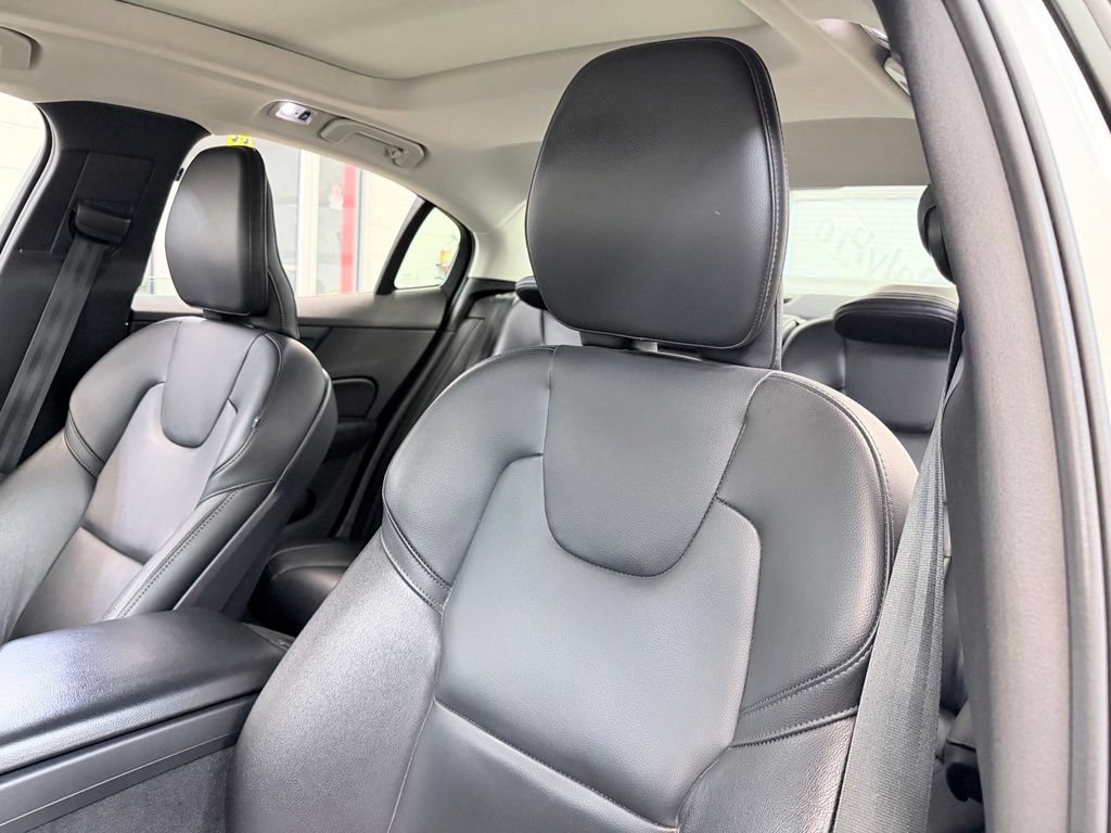 Used 2021 Volvo S60 T6 Momentum w/ Premium Package AWD/4WD image 16