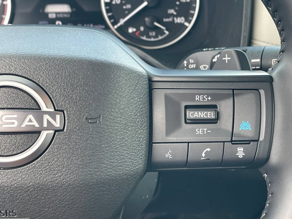 Used 2025 Nissan Rogue SV AWD/4WD image 18