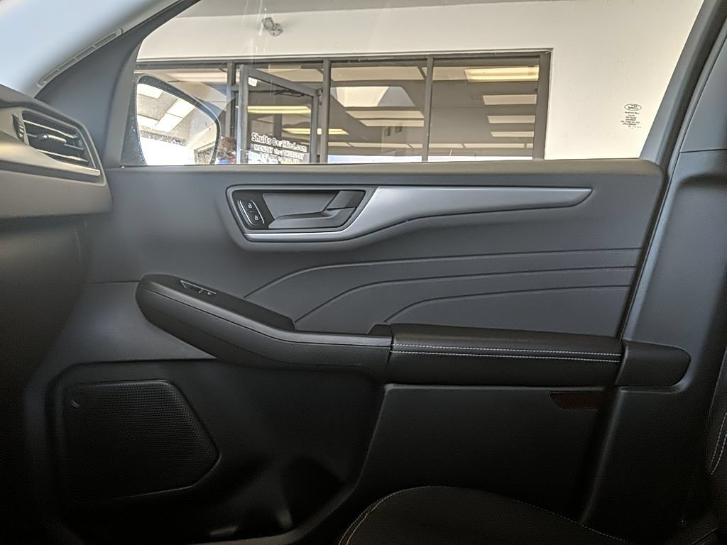 Certified 2024 Ford Escape Active AWD/4WD image 24