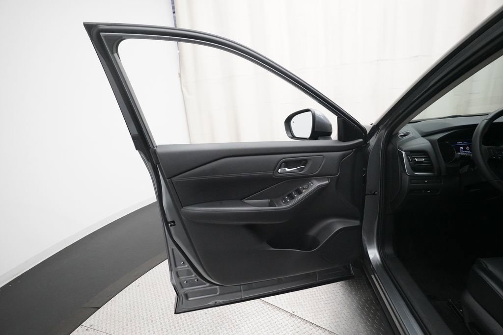 Certified 2024 Nissan Rogue SV w/ SV Premium Package image 27