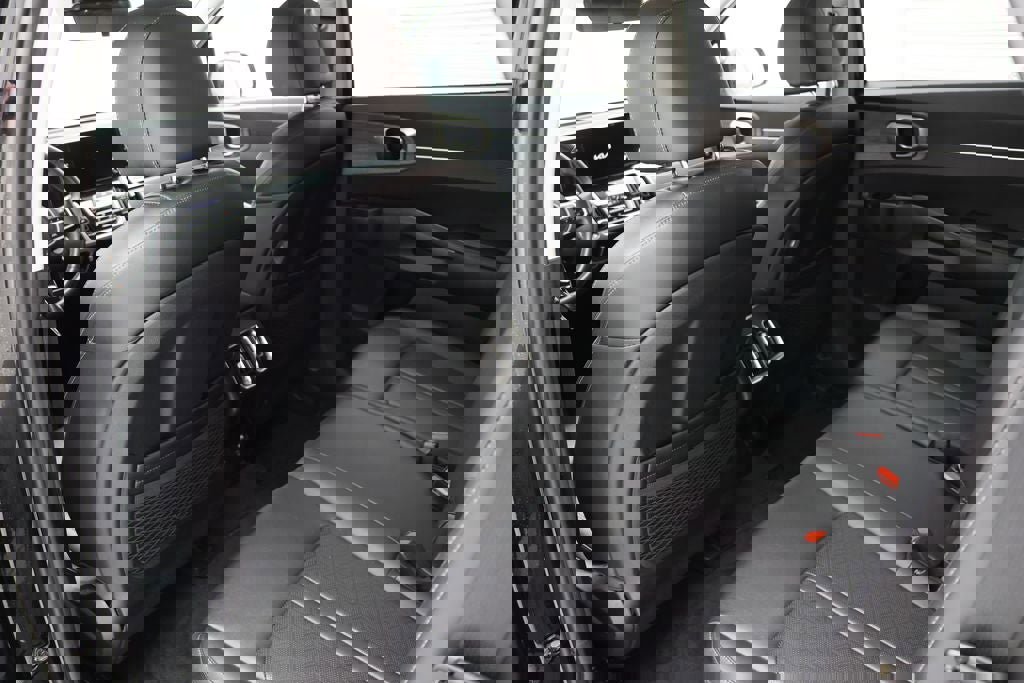 Used 2023 Kia Sorento S image 11