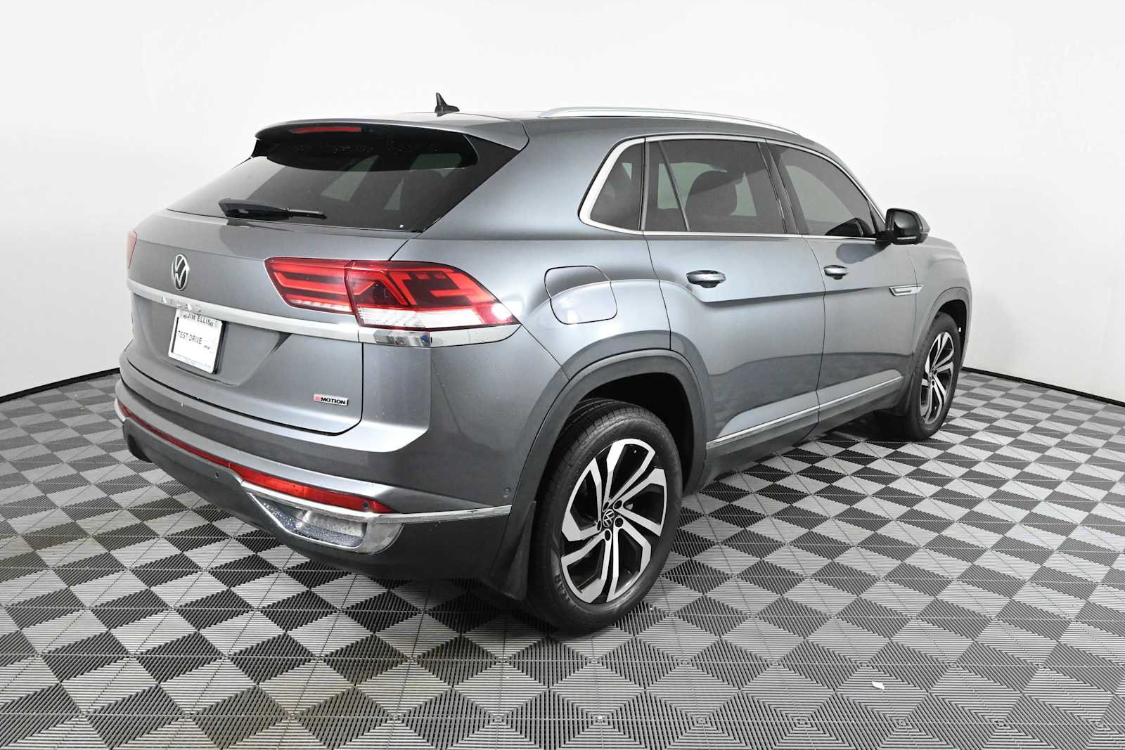Used 2021 Volkswagen Atlas Cross Sport SEL Premium AWD/4WD image 9