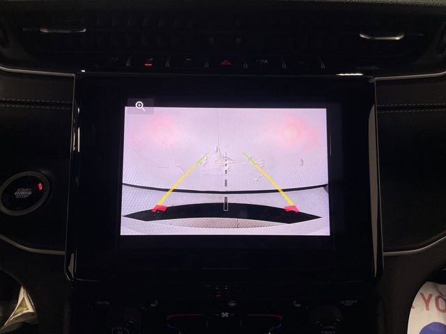 Used 2024 Jeep Grand Cherokee Altitude image 17