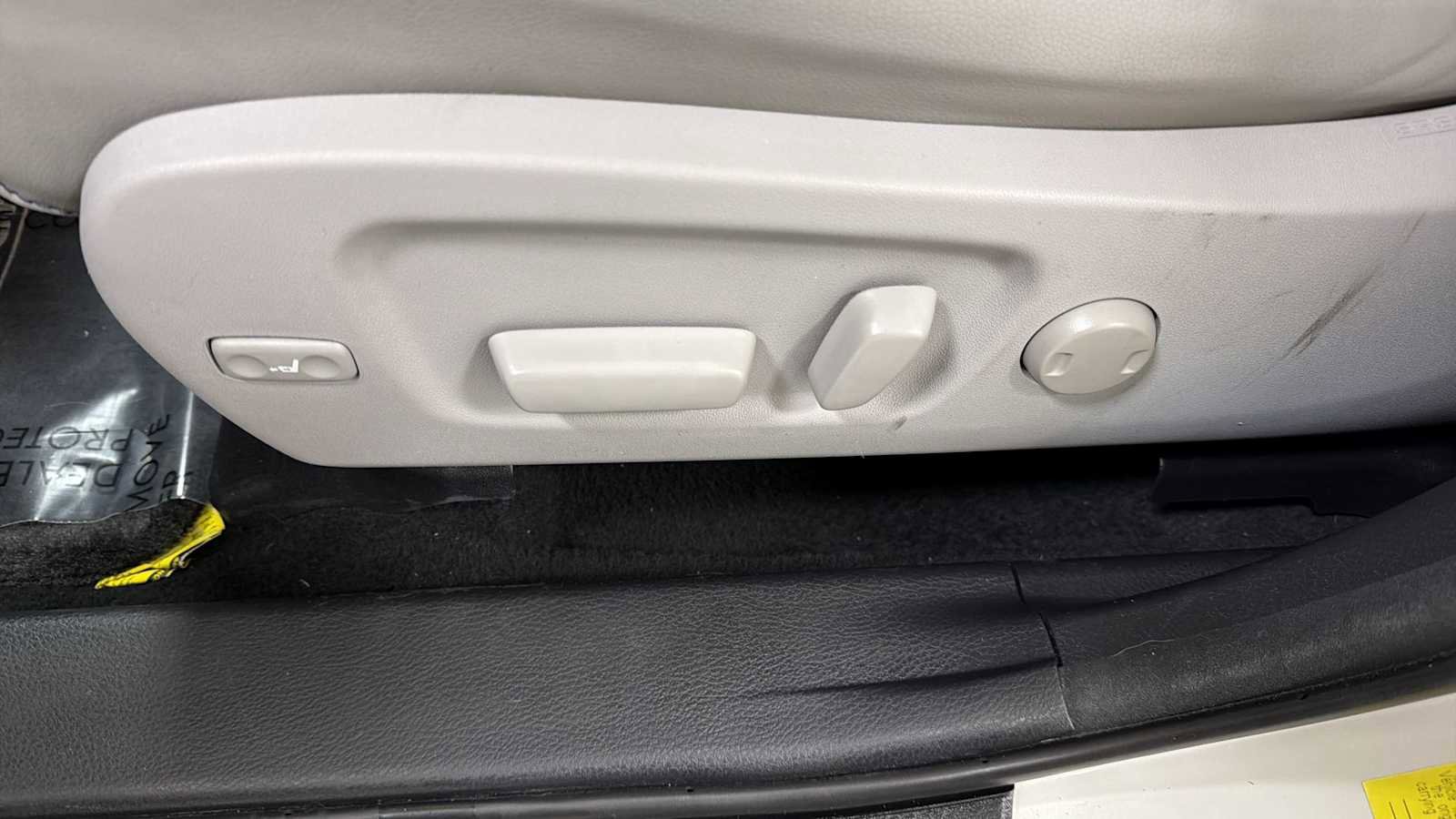 Used 2017 Toyota Highlander XLE image 14