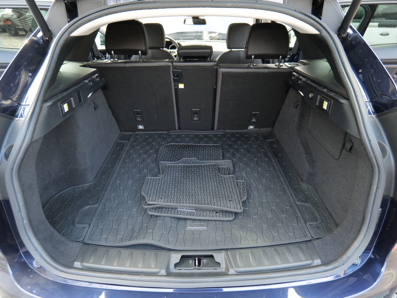 Used 2018 Jaguar F-PACE Prestige image 59