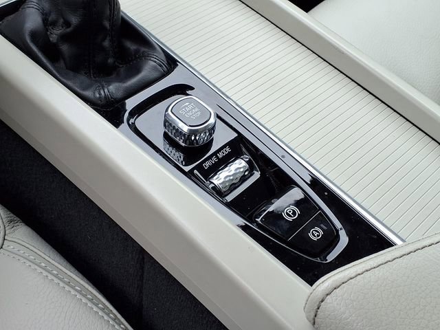 Used 2020 Volvo V60 T5 Cross Country image 18