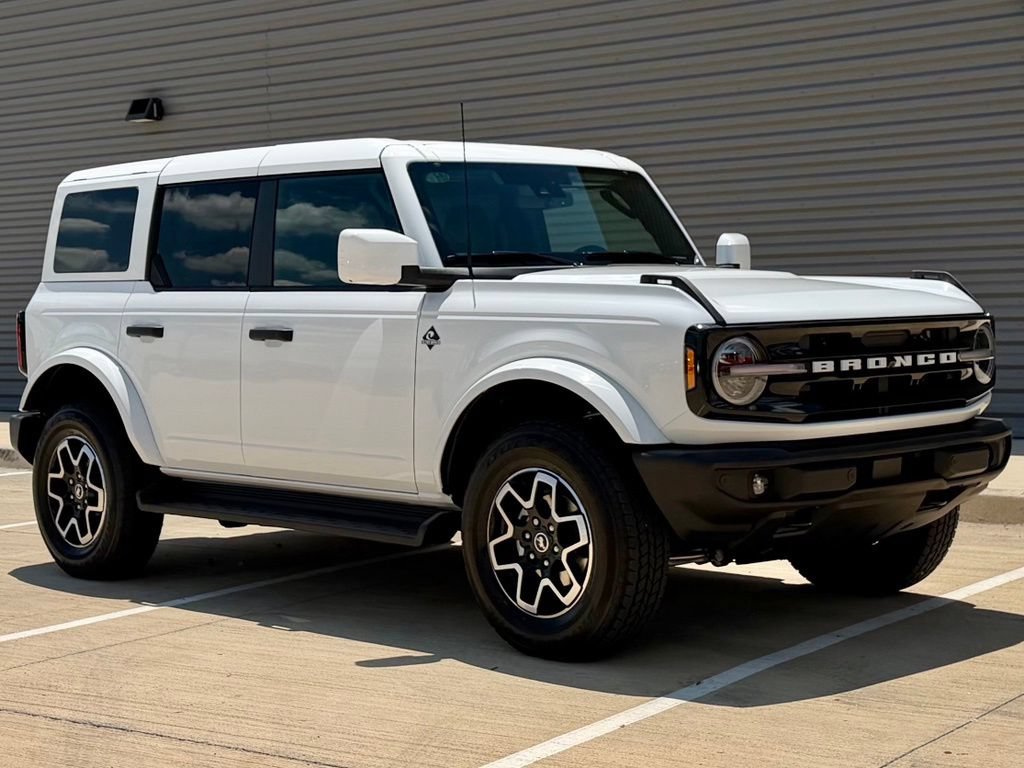New 2026 Ford Bronco Outer Banks AWD/4WD image 1