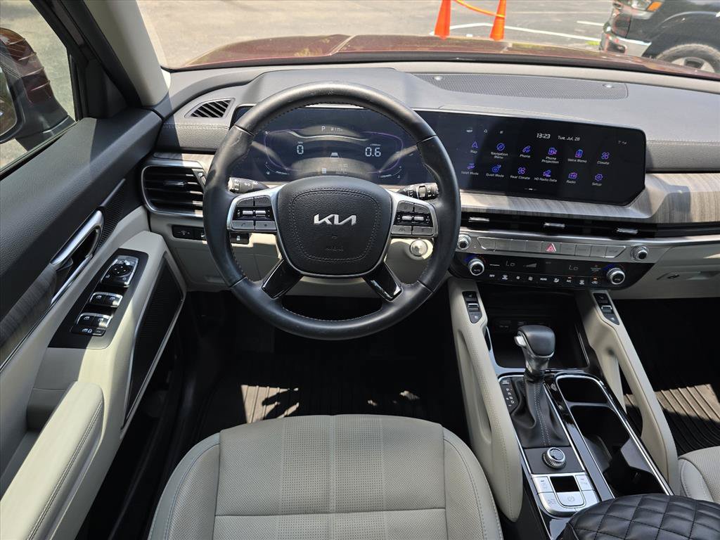 Used 2024 Kia Telluride EX w/ EX Captain's Chair Package FWD image 13