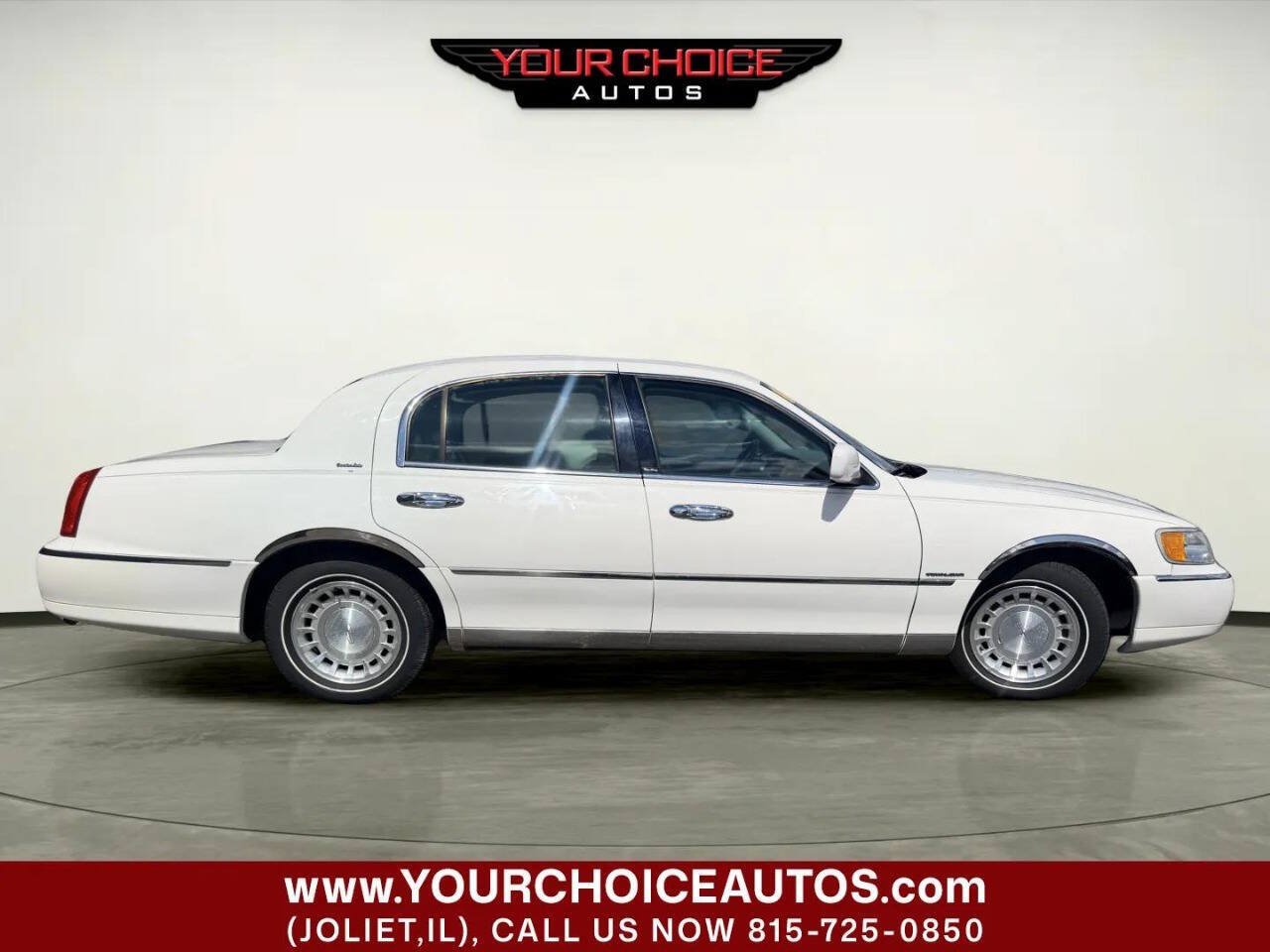 Used 2001 Lincoln Town Car Executive RWD image 7