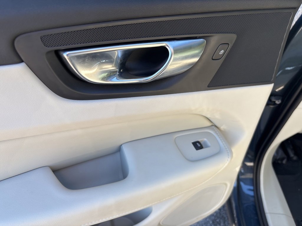 Used 2021 Volvo XC60 T5 Inscription w/ Advanced Package image 7