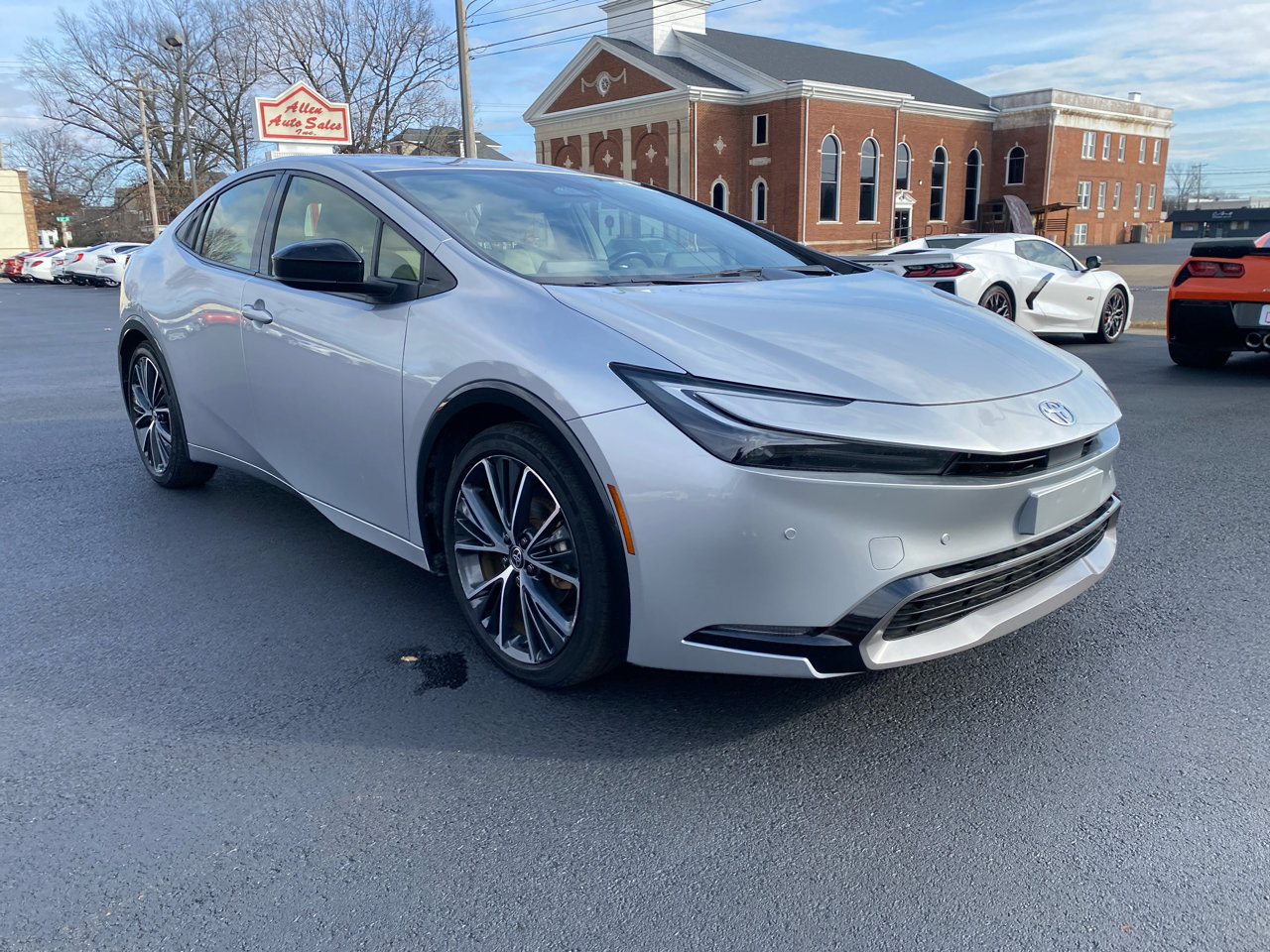 Used 2023 Toyota Prius XLE image 3