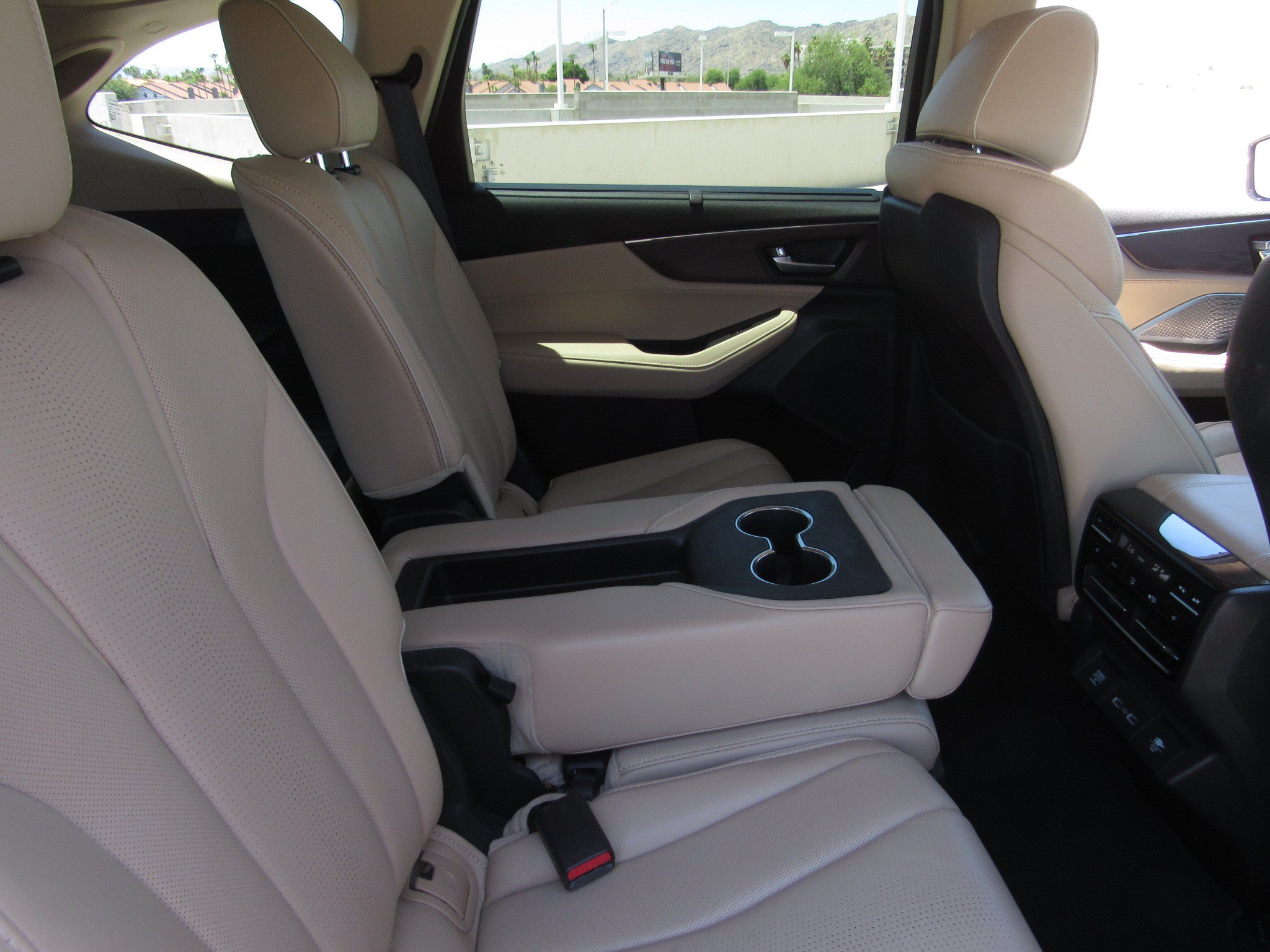 Used 2023 Acura MDX SH-AWD w/ Advance Package image 12