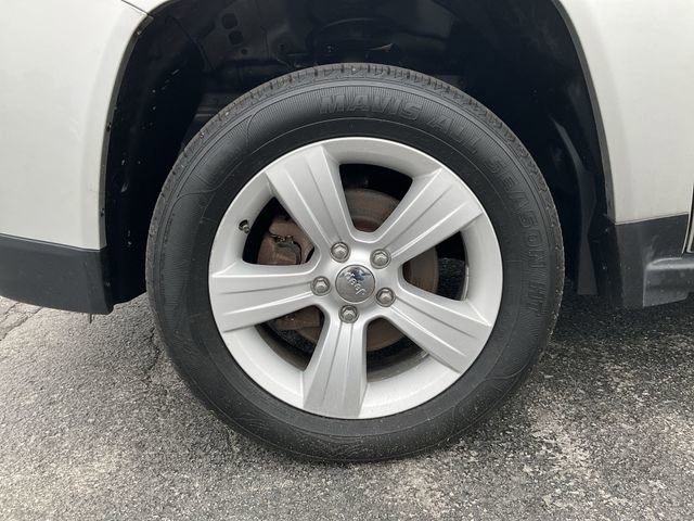 Used 2014 Jeep Compass Latitude FWD image 7