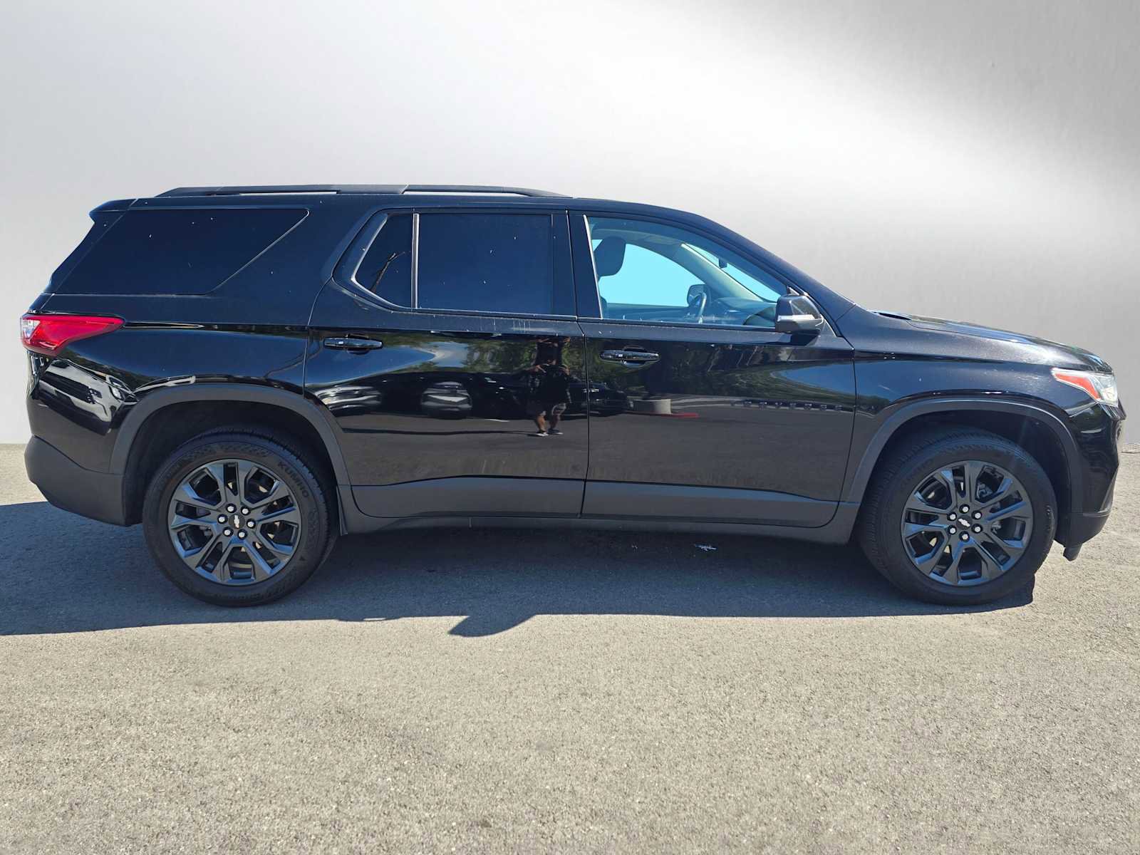 Used 2021 Chevrolet Traverse RS image 2