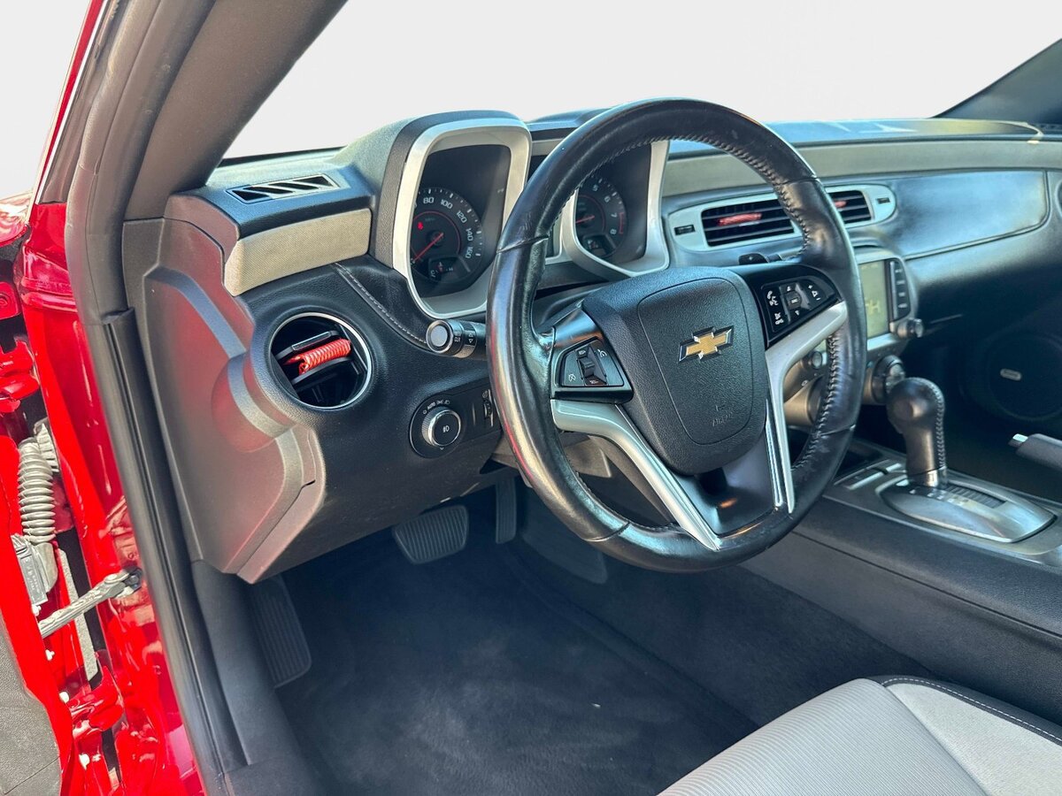 Used 2015 Chevrolet Camaro LT RWD image 12