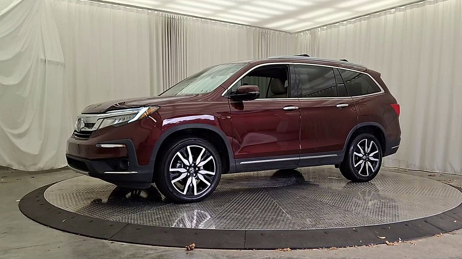 Used 2019 Honda Pilot Touring image 3