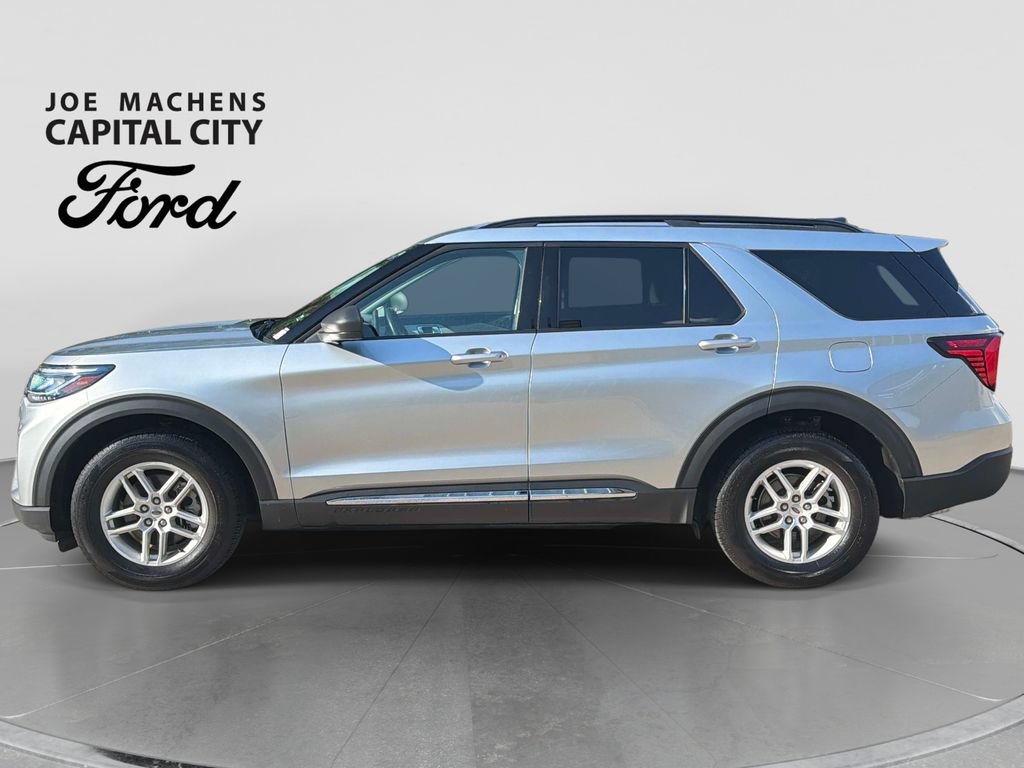 Used 2025 Ford Explorer Active AWD/4WD image 8
