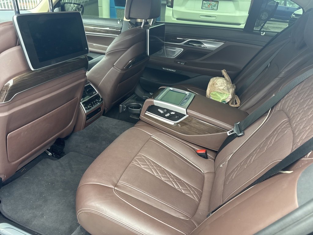 Used 2018 BMW 750i image 14