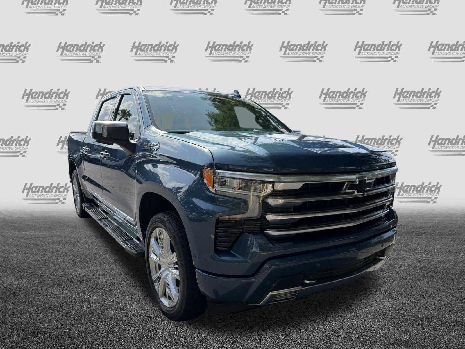 Used 2024 Chevrolet Silverado 1500 High Country w/ Z71 Off-Road Package AWD/4WD image 2