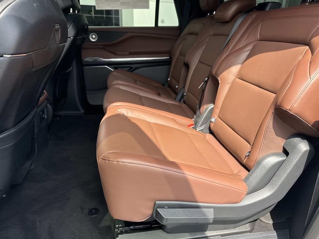 New 2026 Lincoln Navigator L Reserve AWD/4WD image 17